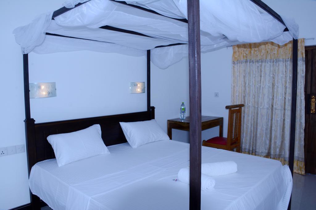 Blue Sand Hotel Arugambay Аругам Экстерьер фото