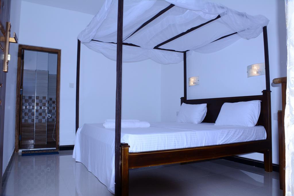 Blue Sand Hotel Arugambay Аругам Экстерьер фото