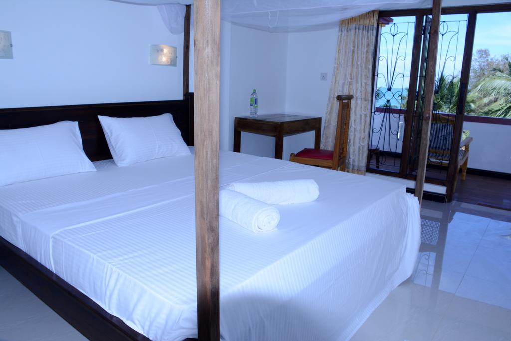 Blue Sand Hotel Arugambay Аругам Экстерьер фото